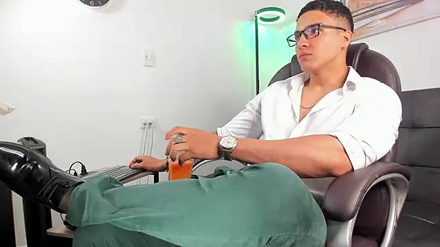 Dash Bukoski online show from November 14, 4:08 pm