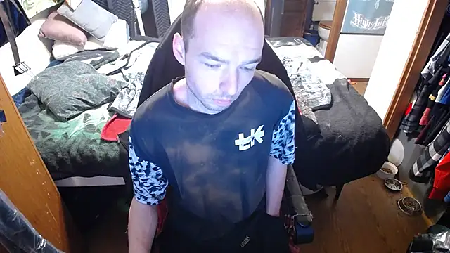 womenhateme69 online show from April 13, 7:42 am