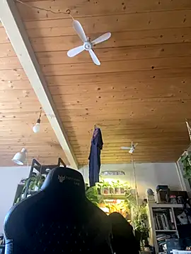 Snapshot of JohnDrippingCum chatting on September 18, 9:11 am JohnDrippingCum online show from September 18, 9:11 am