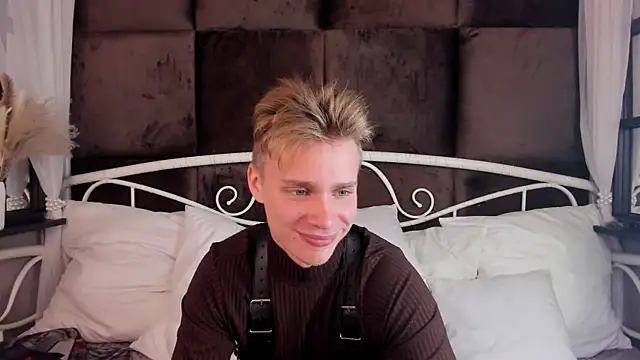 Snapshot of LawrenceMiles chatting on October 11, 11:25 am LawrenceMiles online show from October 11, 11:25 am