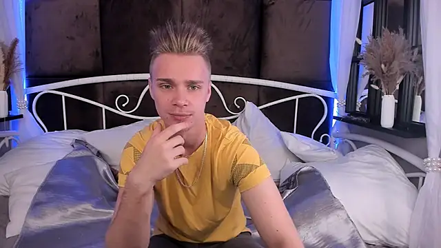 Snapshot of LawrenceMiles chatting on September 24, 10:35 am LawrenceMiles online show from September 24, 10:35 am