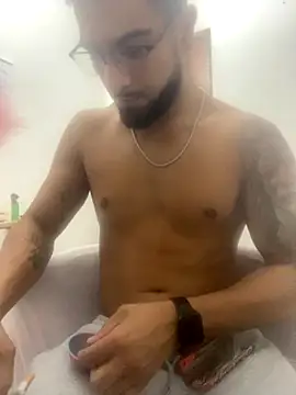 Snapshot of misteriosoa351 chatting on October 19, 9:51 pm misteriosoa351 online show from October 19, 9:51 pm