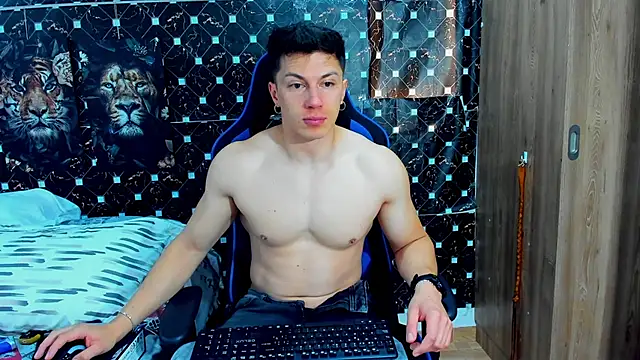 javiersexymann online show from February 12, 8:15 pm