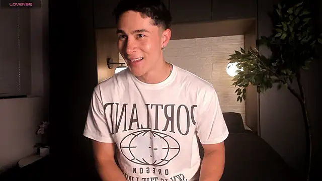 AustinJones  online show from April 11, 4:32 pm