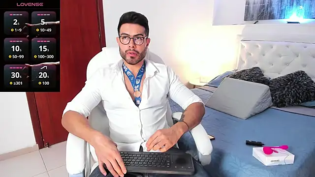 ZarekFox online show from November 4, 7:26 pm