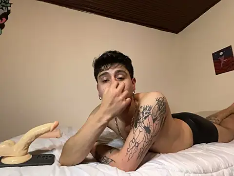 Snapshot of Etolasim chatting on October 25, 3:52 am Etolasim online show from October 25, 3:52 am