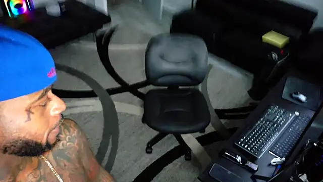 SLANGONDEMHOES online show from December 4, 6:37 pm