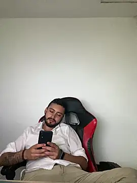 cristopher wallacee online show from November 11, 11:21 pm