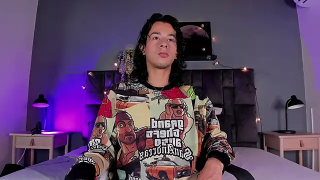 BenjiFiore  online show from October 25, 8:32 pm