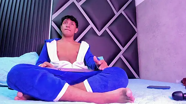 Snapshot of maximiliano_jam chatting on October 22, 4:05 am maximiliano jam online show from October 22, 4:05 am