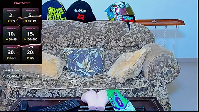 ArnoldSexy  online show from October 7, 1:37 pm