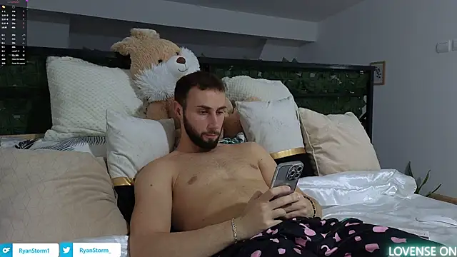 RyanStorm  online show from October 27, 9:17 pm