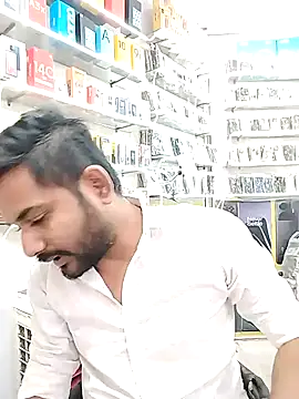 Snapshot of avi007p chatting on October 25, 10:50 am avi007p online show from October 25, 10:50 am