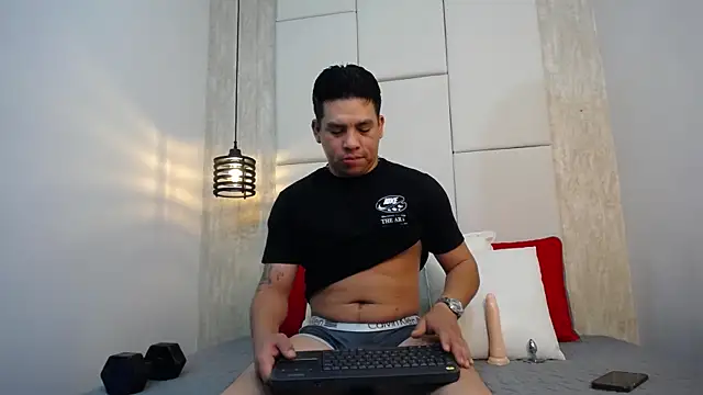 Snapshot of Dominic_Taylor_ chatting on September 19, 11:54 am Dominic Taylor  online show from September 19, 11:54 am