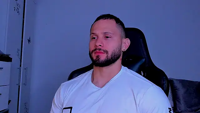 andrewcorey1 online show from September 25, 5:17 am