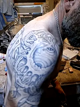 bearded cross online show from May 8, 10:54 pm