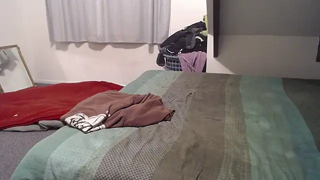 idiotpig66 online show from March 7, 8:02 am