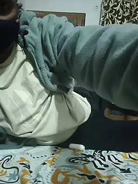 vardh033 online show from December 3, 5:30 pm