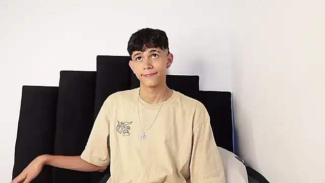 Snapshot of alexmark_ chatting on September 25, 7:35 pm alexmark  online show from September 25, 7:35 pm