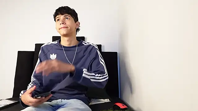 Snapshot of alexmark_ chatting on October 20, 1:37 pm alexmark  online show from October 20, 1:37 pm