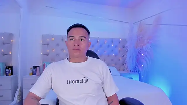 LiamDeep online show from December 18, 8:38 pm