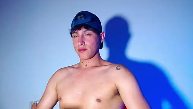 rowanbigboy23 online show from January 15, 1:31 am