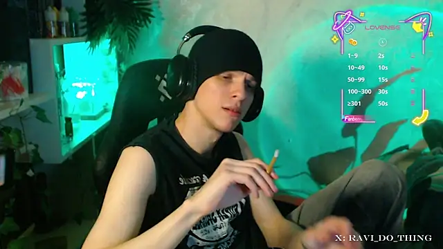 Snapshot of frozen_boy chatting on October 29, 3:37 pm frozen boy online show from October 29, 3:37 pm