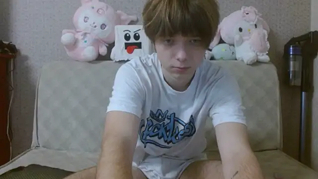 Snapshot of hilt_on_ chatting on October 18, 7:35 am hilt on  online show from October 18, 7:35 am
