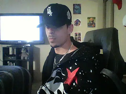 Snapshot of latinosatiro94 chatting on December 18, 6:42 am latinosatiro94 online show from December 18, 6:42 am