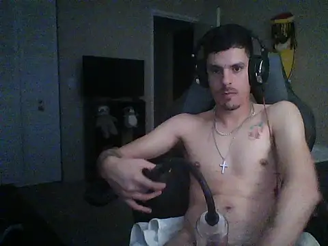 Snapshot of latinosatiro94 chatting on October 9, 10:53 am latinosatiro94 online show from October 9, 10:53 am