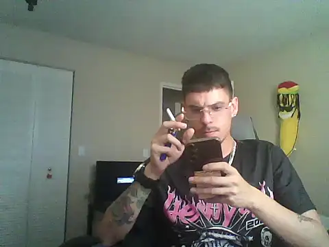 Snapshot of latinosatiro94 chatting on October 2, 10:58 pm latinosatiro94 online show from October 2, 10:58 pm