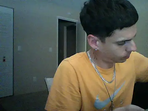 Snapshot of latinosatiro94 chatting on September 14, 12:23 am latinosatiro94 online show from September 14, 12:23 am