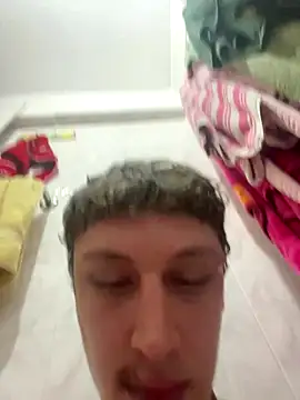 Snapshot of efeeee35 chatting on October 19, 10:02 pm efeeee35 online show from October 19, 10:02 pm