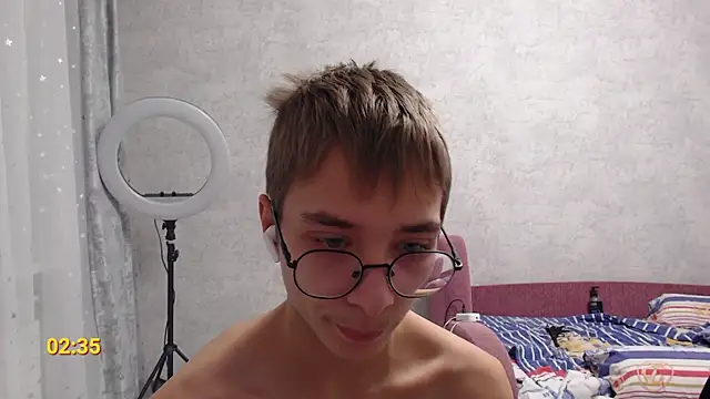 glasses cat online show from November 12, 8:47 pm