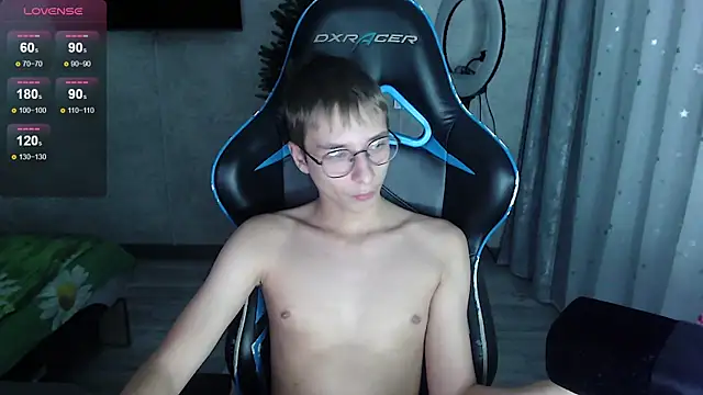 glasses cat online show from January 15, 4:20 pm