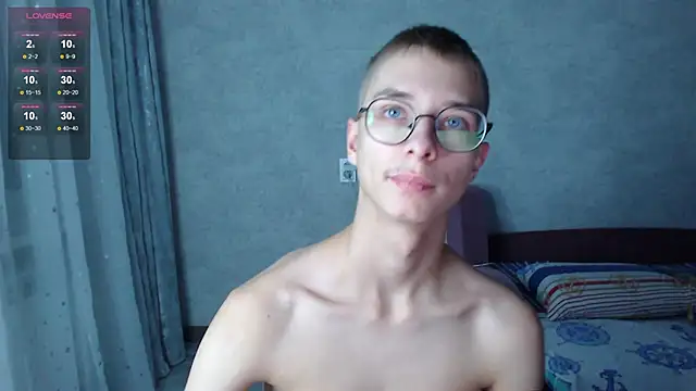 glasses cat online show from November 18, 8:55 pm