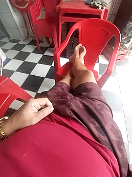 Snapshot of andrerj22 chatting on October 31, 6:11 pm andrerj22 online show from October 31, 6:11 pm