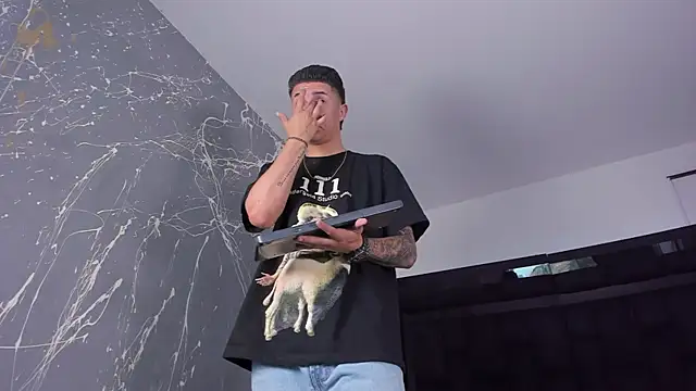 liaamsmiith  online show from November 17, 12:19 pm