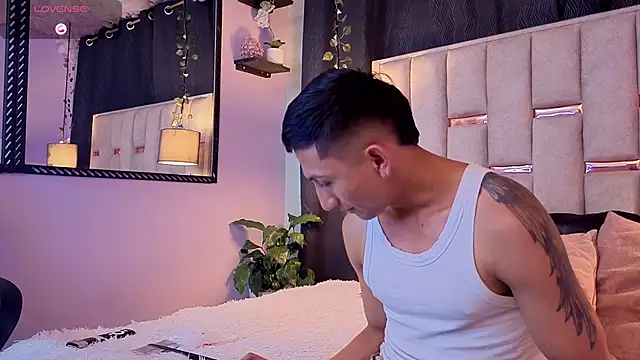 Snapshot of oliver_mr_ chatting on September 19, 8:19 pm oliver mr  online show from September 19, 8:19 pm