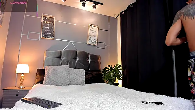 Snapshot of oliver_mr_ chatting on September 8, 9:25 pm oliver mr  online show from September 8, 9:25 pm