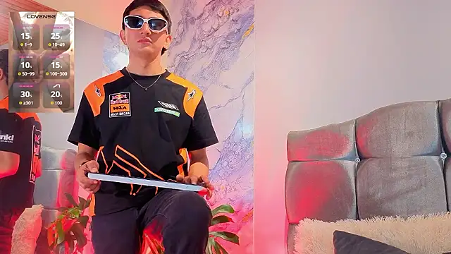 oliver mr  online show from March 24, 8:35 pm