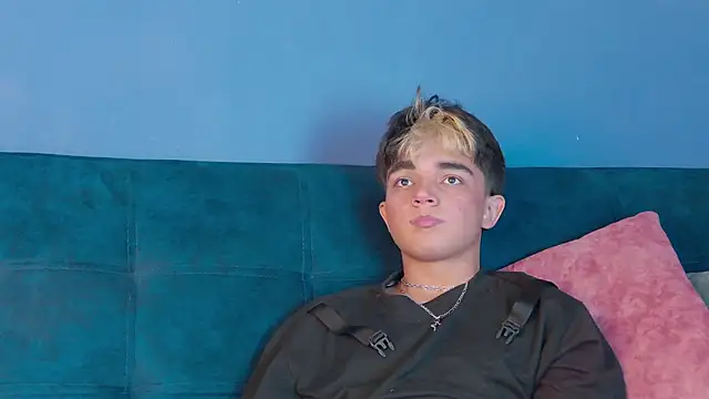 Snapshot of LucaDelart chatting on September 11, 12:48 pm LucaDelart online show from September 11, 12:48 pm