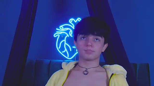 Snapshot of LucaDelart chatting on October 16, 12:46 pm LucaDelart online show from October 16, 12:46 pm