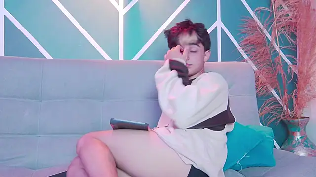 Snapshot of LucaDelart chatting on September 22, 12:37 pm LucaDelart online show from September 22, 12:37 pm