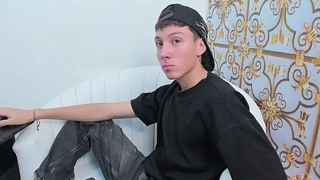 LittleDanny  online show from December 18, 4:25 pm