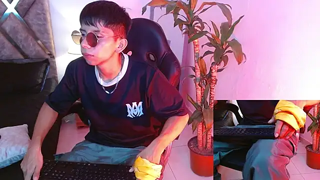 Snapshot of Hyunjin_Son chatting on September 18, 12:56 am Hyunjin Son online show from September 18, 12:56 am