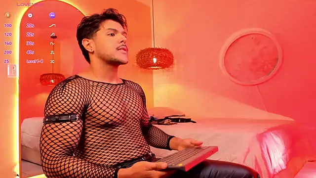 Snapshot of thiago_mercer chatting on September 22, 11:10 am thiago mercer online show from September 22, 11:10 am