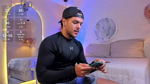 Snapshot of thiago_mercer chatting on October 28, 10:07 am thiago mercer online show from October 28, 10:07 am