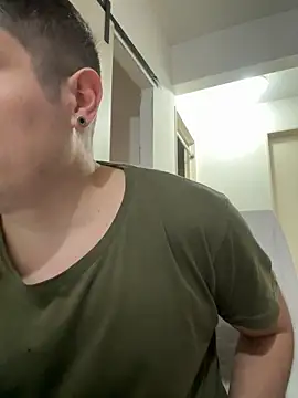 Snapshot of 9999Alez chatting on September 25, 9:13 pm 9999Alez online show from September 25, 9:13 pm