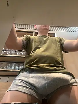 Snapshot of 9999Alez chatting on October 21, 7:39 pm 9999Alez online show from October 21, 7:39 pm